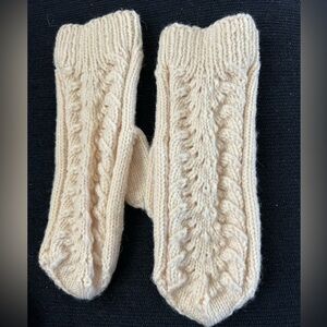 Hand knit wool mittens from Swedish knitter. New. Creamy vanilla.